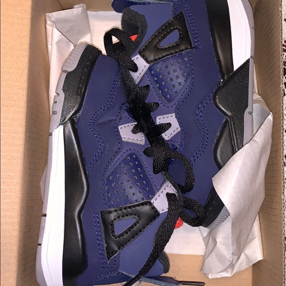 Kids sneakers